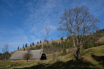 Polska, Pieniny - miejscowość Jaworki, drewniana zabudowa © Iwona