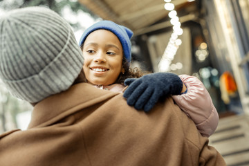 Obraz premium Beautiful curly daughter feeling cheerful spending time with father