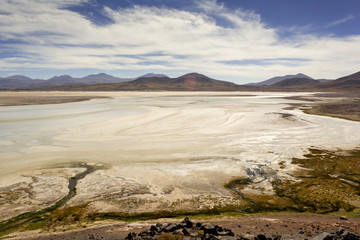 Fototapeta na wymiar Laguna salada en desierto de Atacama Chile