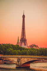 Naklejka premium Sunset view of Eiffel Tower and river Seine in Paris, France.