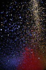 飛散るカラーパウダー