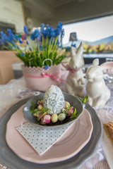wiosna kwiaty szafirki zajączek Wielkanoc pisanki jajka kraszanki