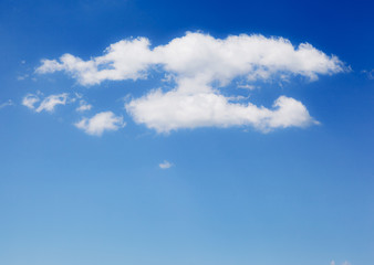 Fantastic view of the azure sky on a sunny day with fluffy clouds.