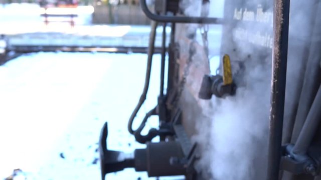 Hei&szlig;er Wasserdampf an der Eisenbahn