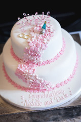 Obraz na płótnie Canvas White wedding cake with delicate floral design