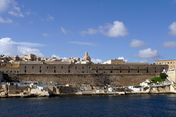 Fototapeta premium Blick von der Seeseite auf Valetta