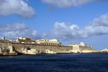 Fototapeta premium Blick von der Seeseite auf Valetta