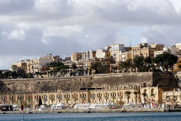 Obraz premium Blick von der Seeseite auf Valetta