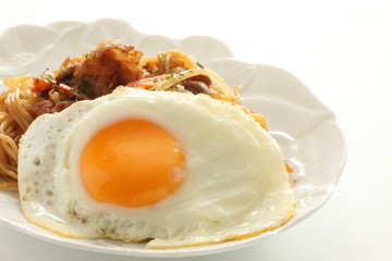 Fried noodles and sunny side up fried egg