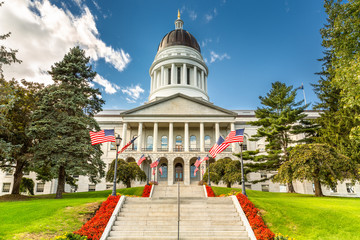 Maine State House, in Augusta, on a sunny day. The building was completed in 1832, one year after Augusta became the capital of Maine - obrazy, fototapety, plakaty
