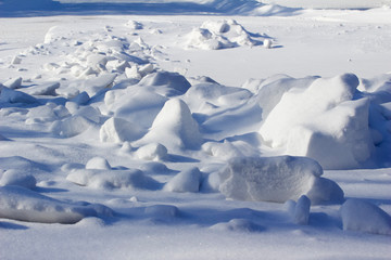 Fototapeta na wymiar Winter snow texture abstract background with piles of white snow