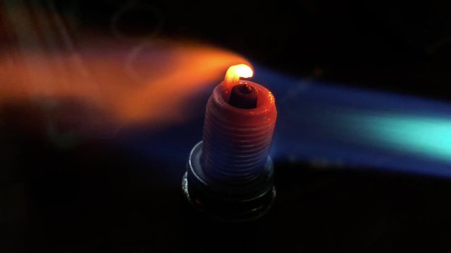 4K Close-up. Calcination of the spark plug.