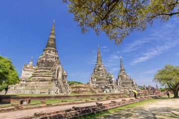 Obraz premium Tourist visit Pagoda and blue sky in Wat Phra Si Sanphet. The ancient temple of Ayutthaya Thailand.