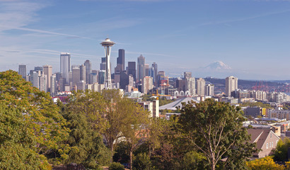 Seattle Skyline panorama with Mt. Rainier.