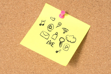 Eine Pinnwand und eine Notiz mit verschiedenen Symbolen für Social Media und Streaming im Internet