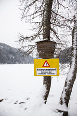 Warnschild am See, Eisbruchgefahr, Einbruchgefahr