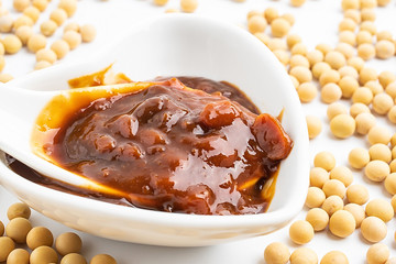 Soy sauce and soy / sauce