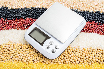 Electronic scales on whole grains / full screen cereal beans