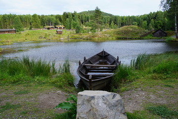 Norwegen im Sommer / Fjorde / Boote / Alte Hütten