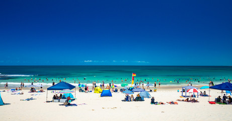 Fototapeta na wymiar CALOUNDRA, AUS - Jan 27 2019: Hot sunny day at Kings Beach Calundra, Queensland, Australia