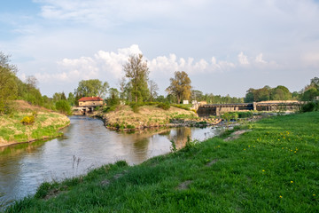 Obraz premium Gewitterfront über dem Neißewehr in Klein Priebus