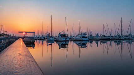 boats in harbor  朝のヨットハーバー2