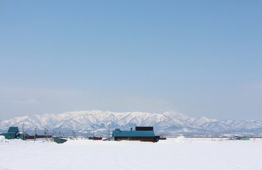 雪原と民家　北海道