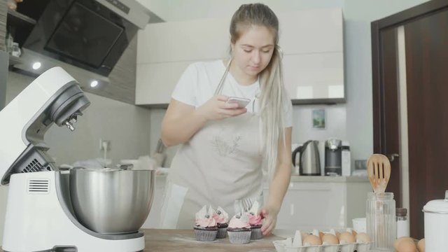 Woman chef makes photo of her cupcake to instagram