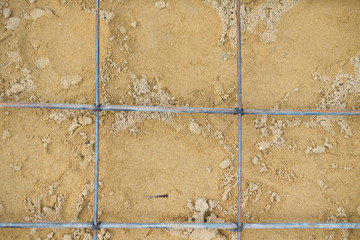 The reinforcing grid fastened with a wire