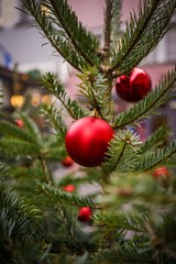 Obraz na płótnie Canvas a red ball decoration at a christmas tree