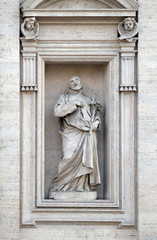 Fototapeta premium Saint Andrew Avellino statue on the portal of Sant Andrea della Valle Church in Rome, Italy 