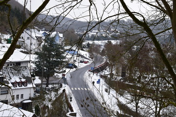 Straße durch Monreal