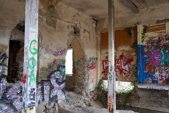 Verlassenes und verfallenes Haus