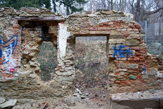 Verlassenes und verfallenes Haus