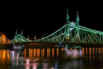 Obraz premium Illuminated bridge over the Danube Budapest Hungary