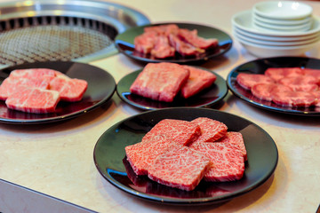 焼肉各種の皿盛り