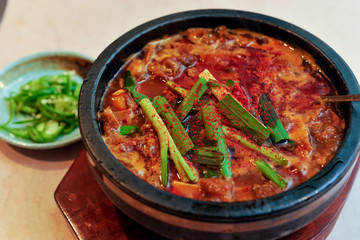 韓国の辛い鍋料理