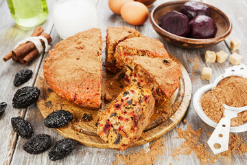 Beetroot pie with prunes and cocoa powder