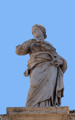 Obraz premium St. Beatrice, fragment of colonnade of St. Peters Basilica. Papal Basilica of St. Peter in Vatican, Rome, Italy 