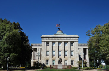 Fototapeta na wymiar State Capitol in Raleigh