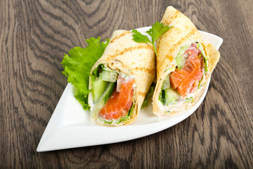 Salmon bread roll