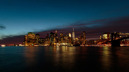Naklejka premium Manhattan de nuit