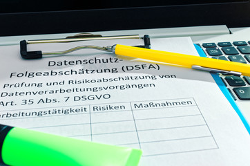 Blackboard german Datenschutz-Folgeabschätzung (DSFA) in english Privacy impact assessment