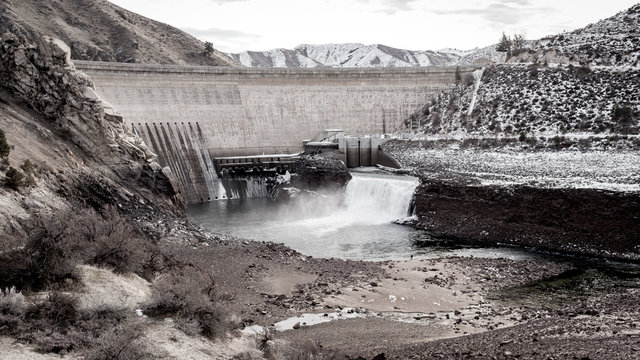 Arrow Rock Dam in winter with low water and snow on the ground