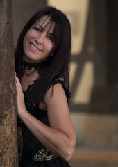 Fototapeta premium Schöne Frau auf einer Burg