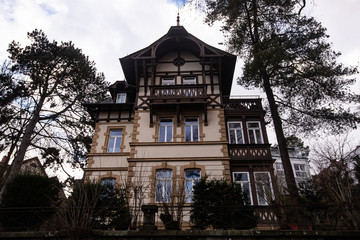 Ein schönes Altbau Haus steht in Bamberg.