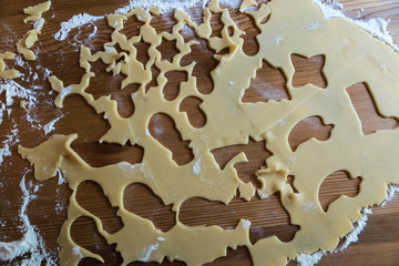 Christmas cookies dough and cookie cutter autentisch