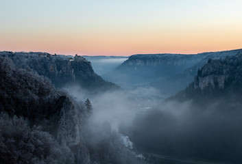 Morgendämmerung über dem Donautal