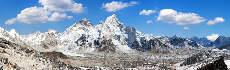 Fototapeta na wymiar Mount Everest and Khumbu Glacier from Kala Patthar