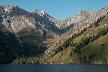 Fototapeta na wymiar Kyrgyzstan Lake